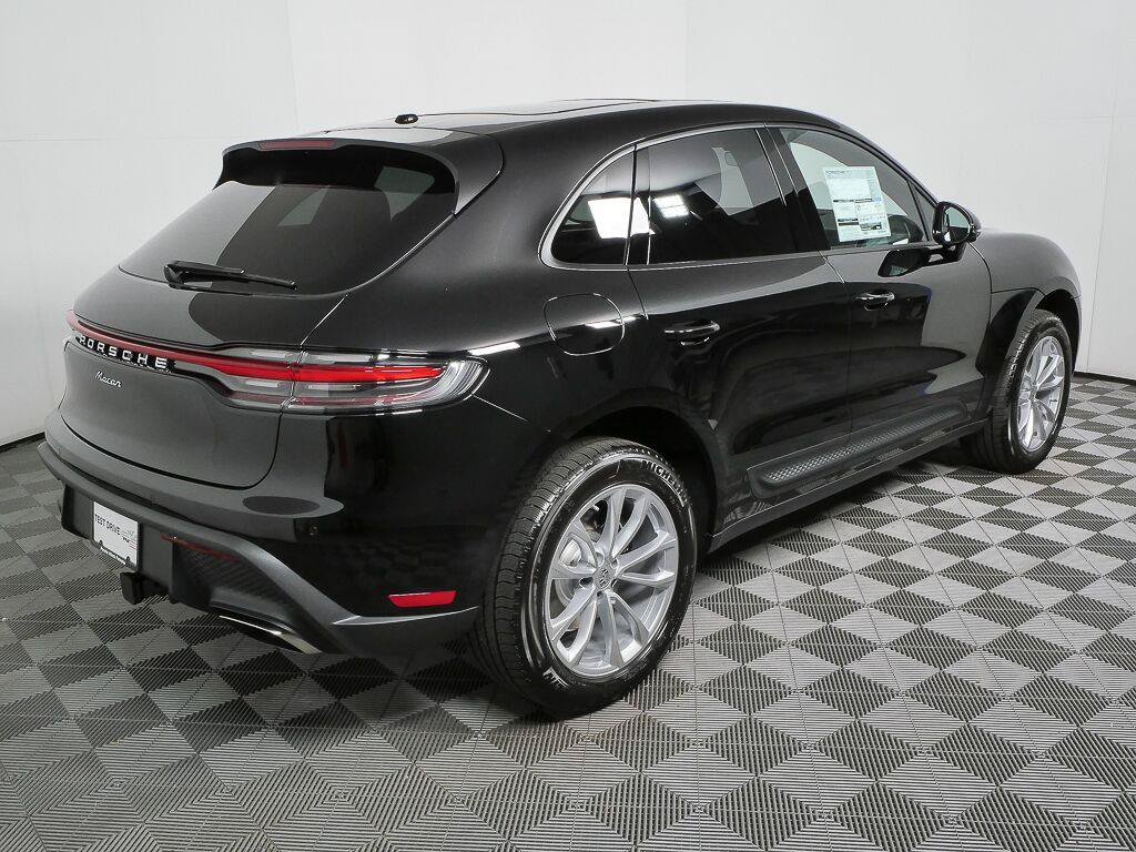 Certified 2026 Porsche Macan AWD/4WD image 27