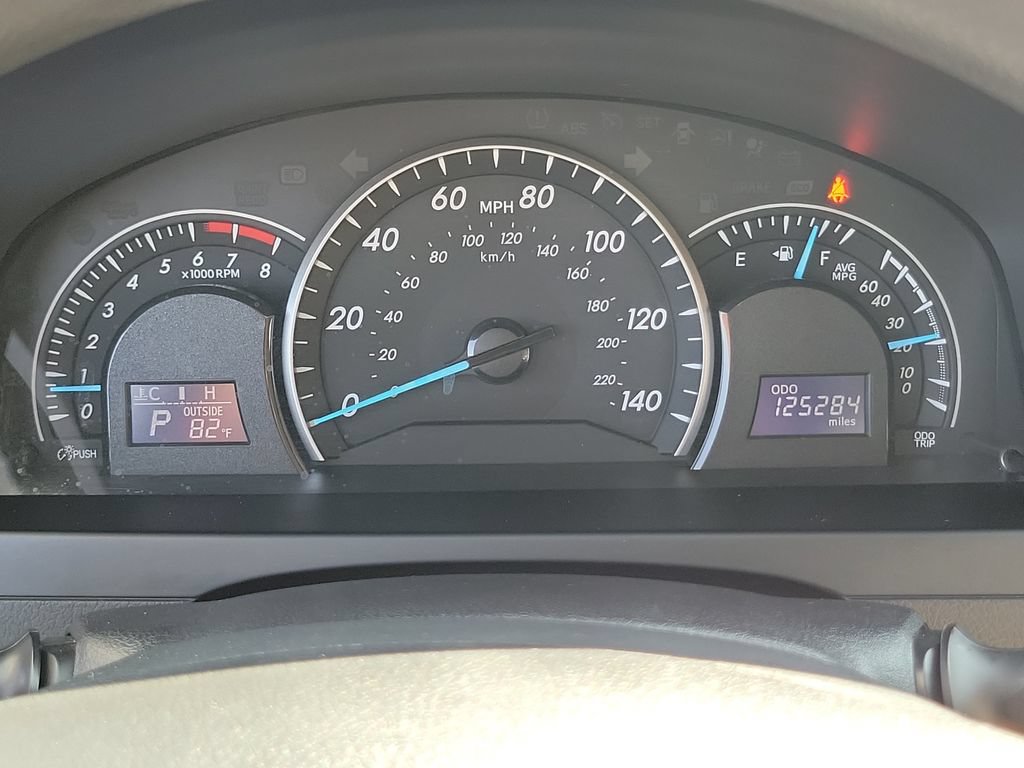 Used 2014 Toyota Camry LE FWD image 26