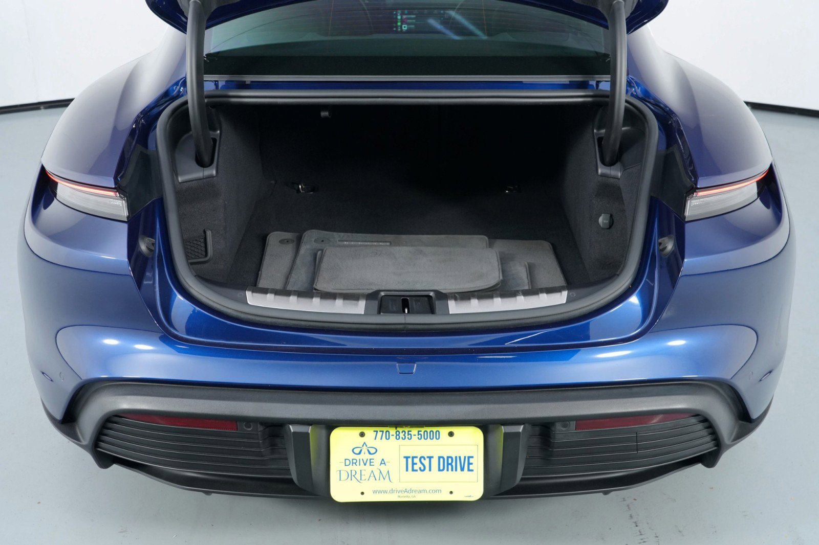 Used 2020 Porsche Taycan 4S w/ Premium Package AWD/4WD image 10