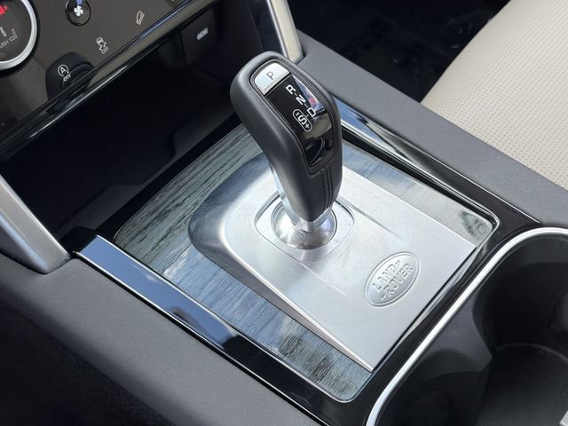 Used 2023 Land Rover Discovery Sport SE image 16