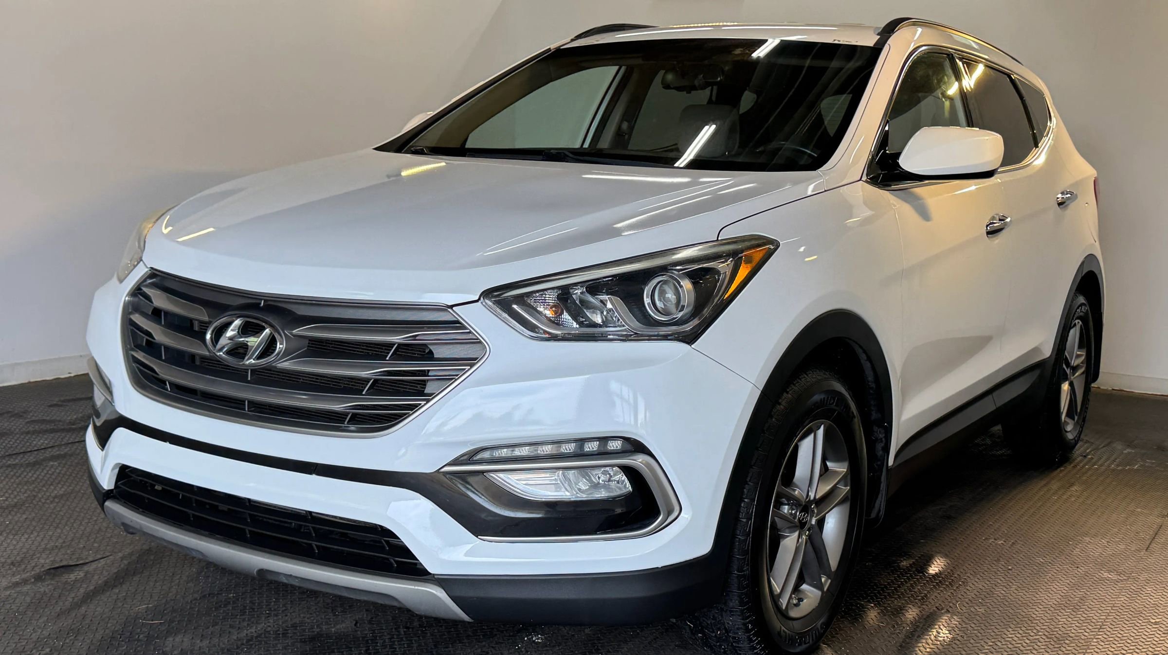 Used 2017 Hyundai Santa Fe Sport image 2