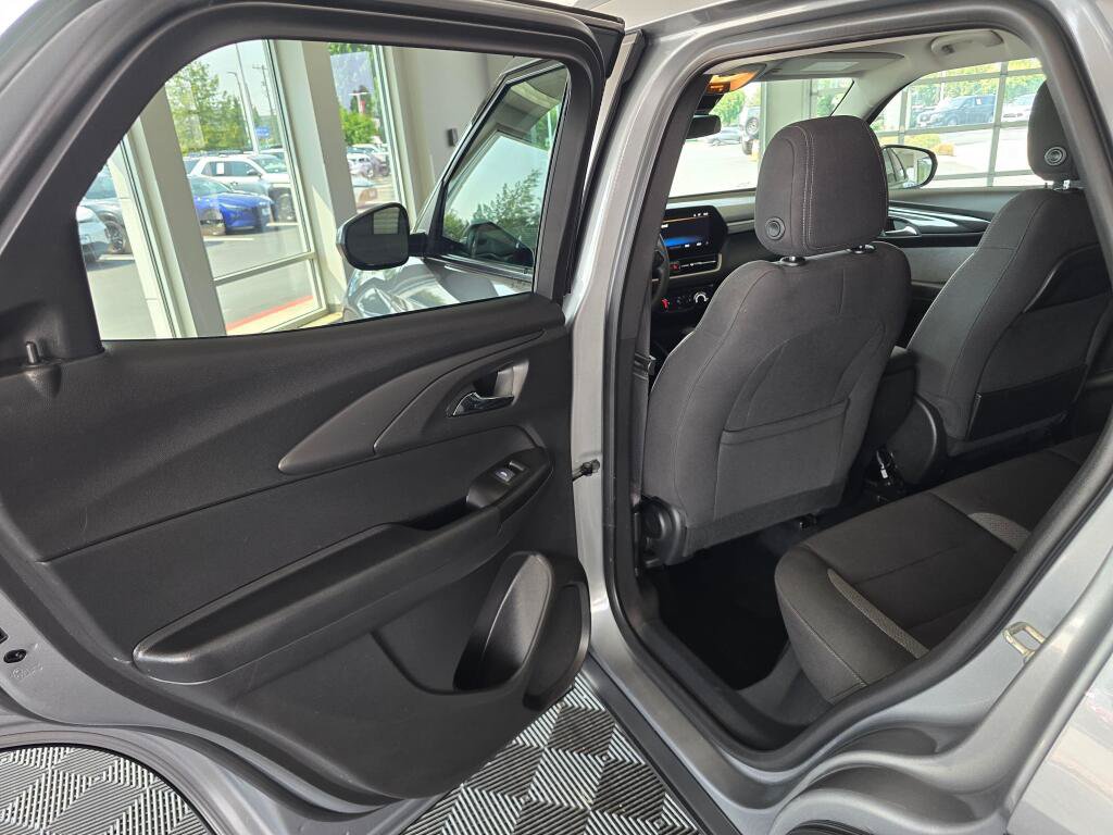 Used 2025 Chevrolet TrailBlazer LT AWD/4WD image 34