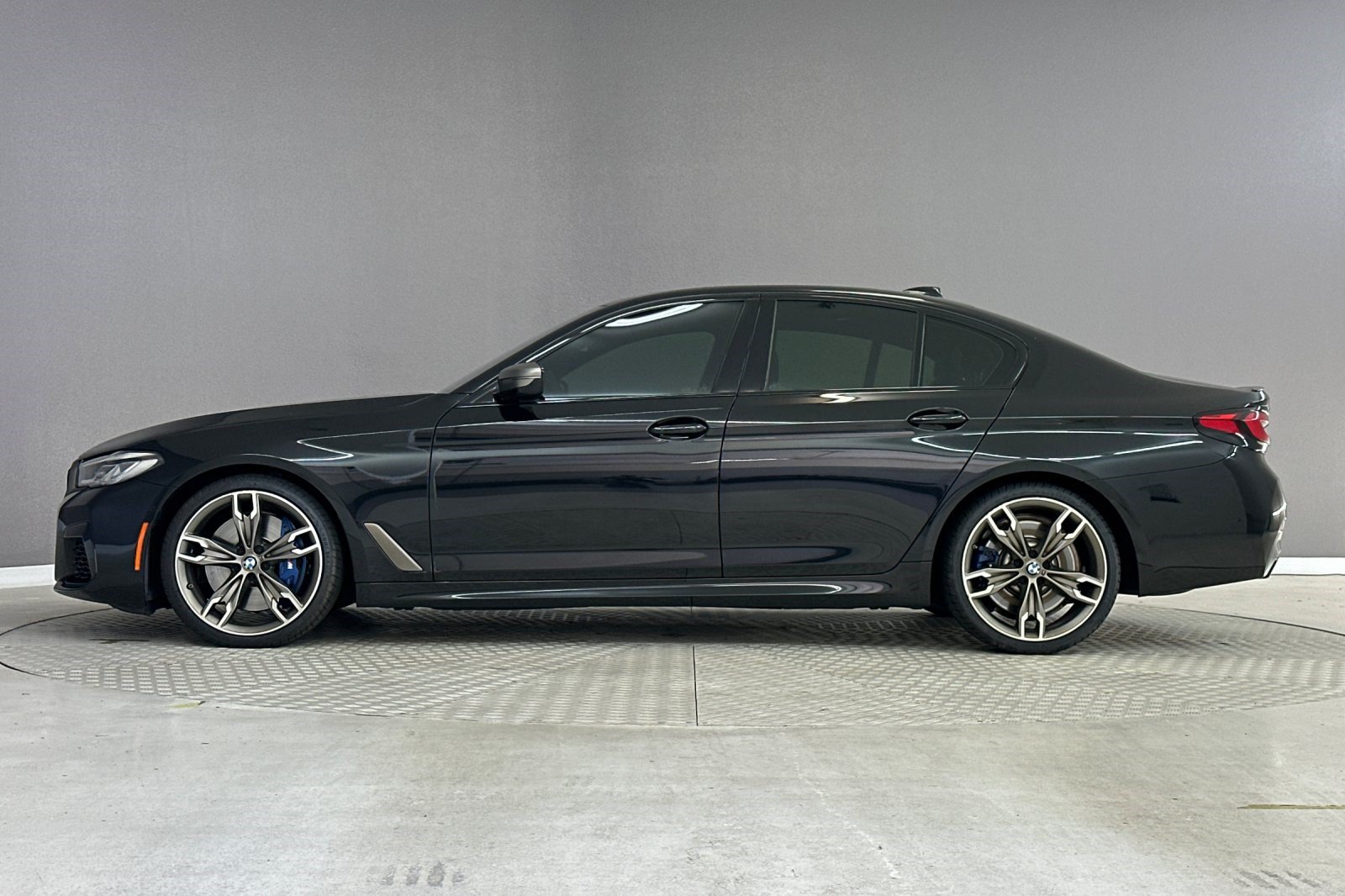 Certified 2023 BMW M550i xDrive AWD/4WD image 2