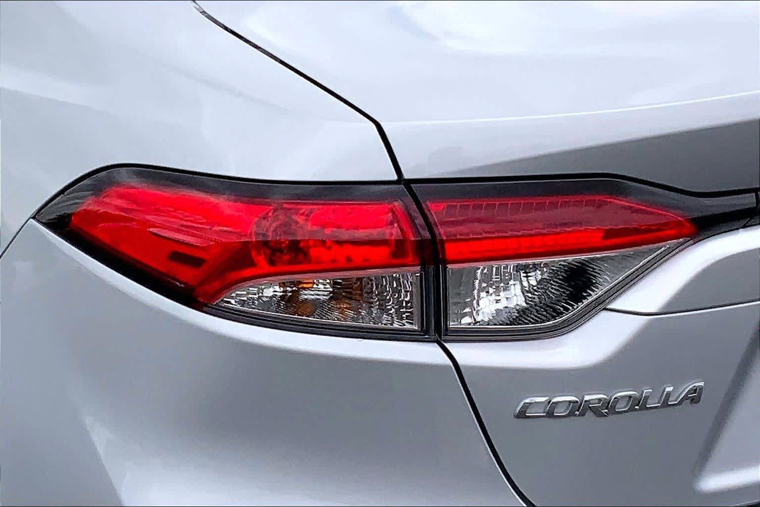 Used 2022 Toyota Corolla LE FWD image 29