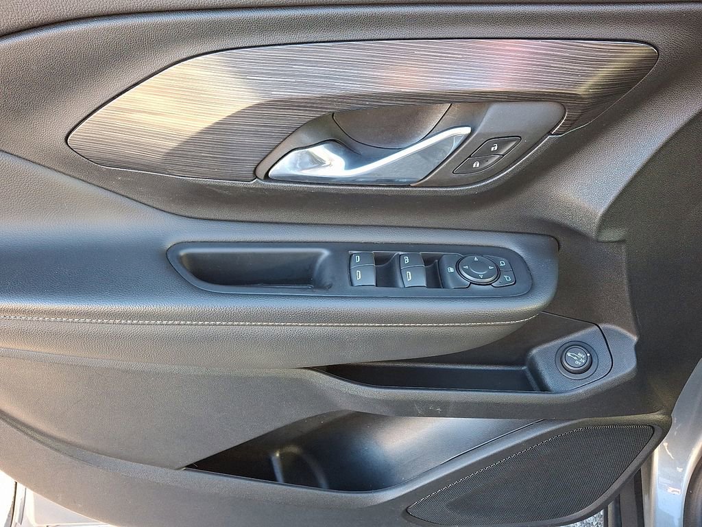 Used 2023 GMC Terrain SLE w/ Driver Convenience Package image 12