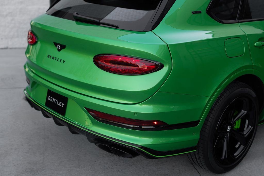 Used 2025 Bentley Bentayga image 22