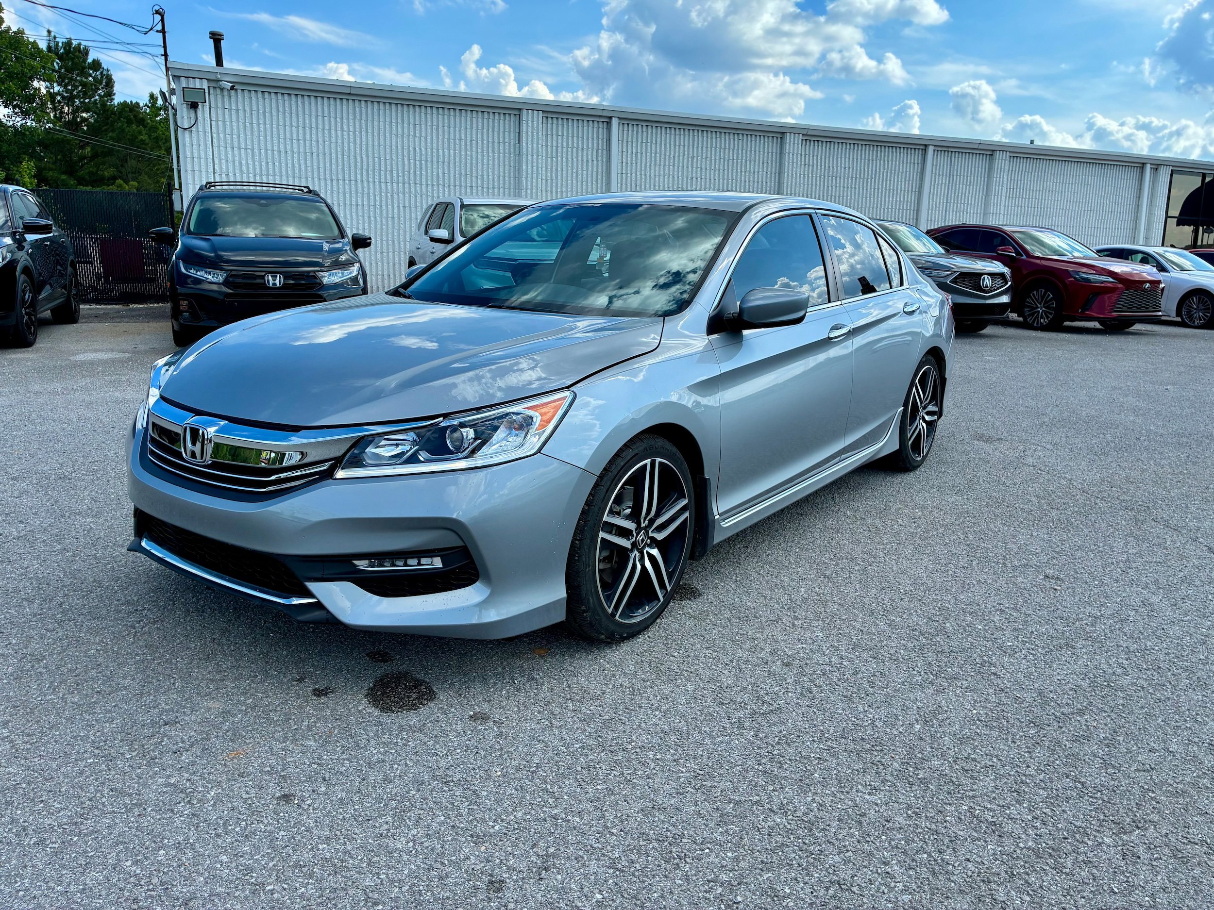 Used 2017 Honda Accord Sport Special Edition image 2