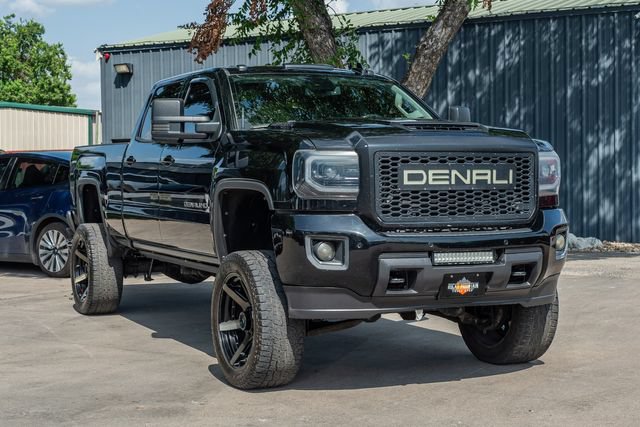 Used 2018 GMC Sierra 2500 Denali w/ Duramax Plus Package AWD/4WD image 8