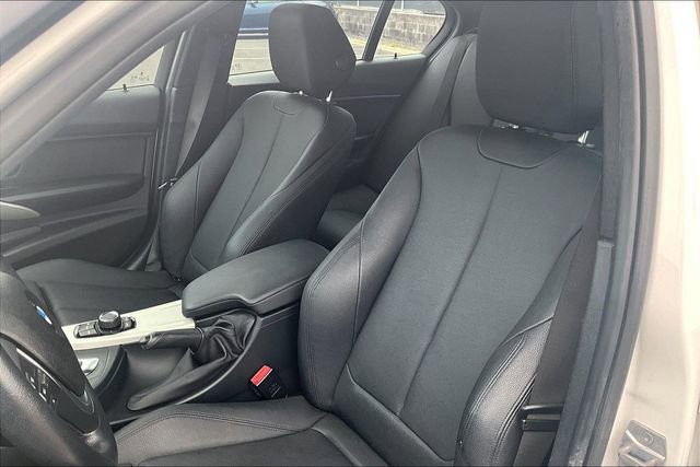 Used 2018 BMW 320i Sedan image 25