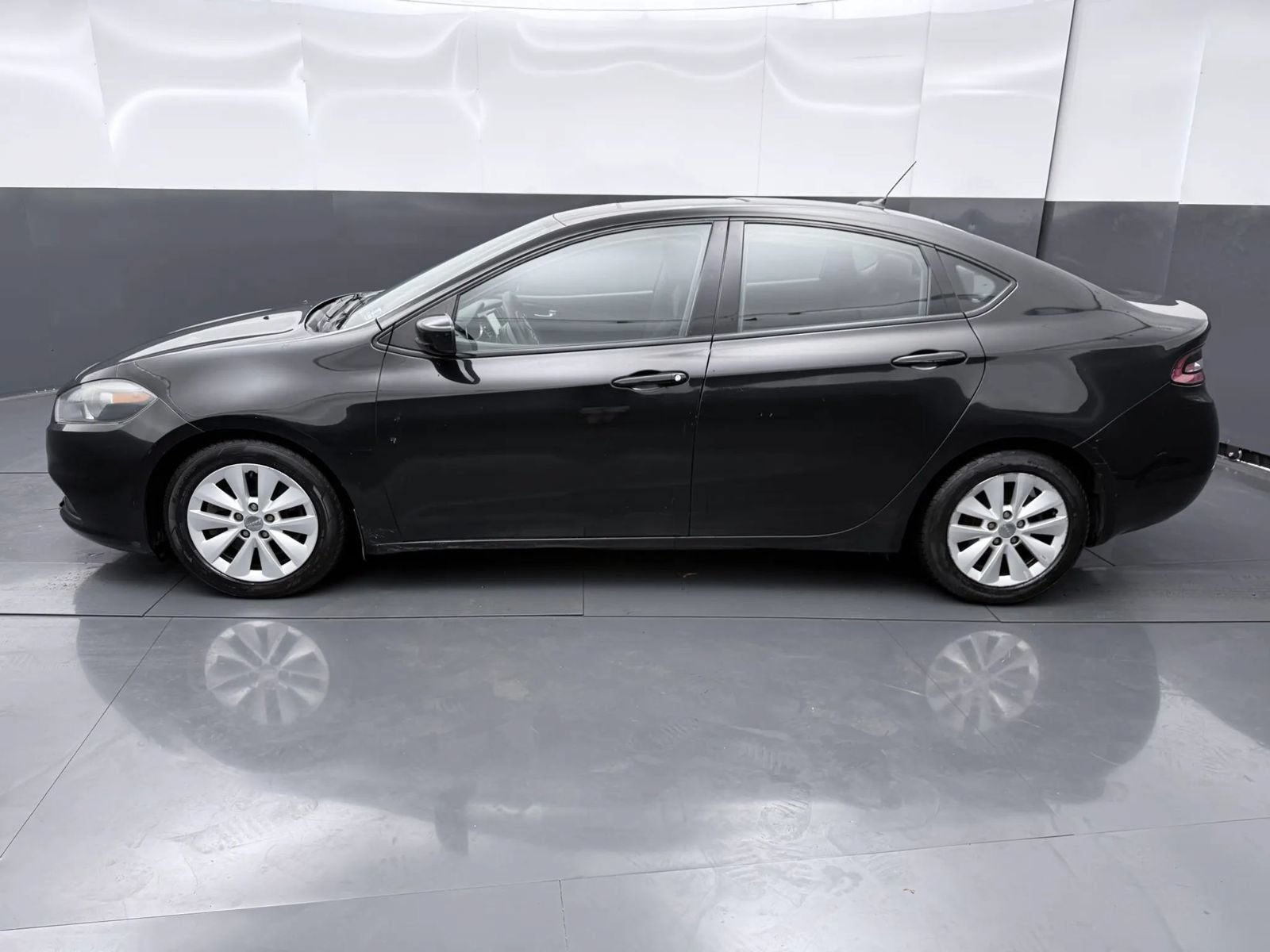 Used 2014 Dodge Dart SXT w/ Sun/Sound Group FWD image 4