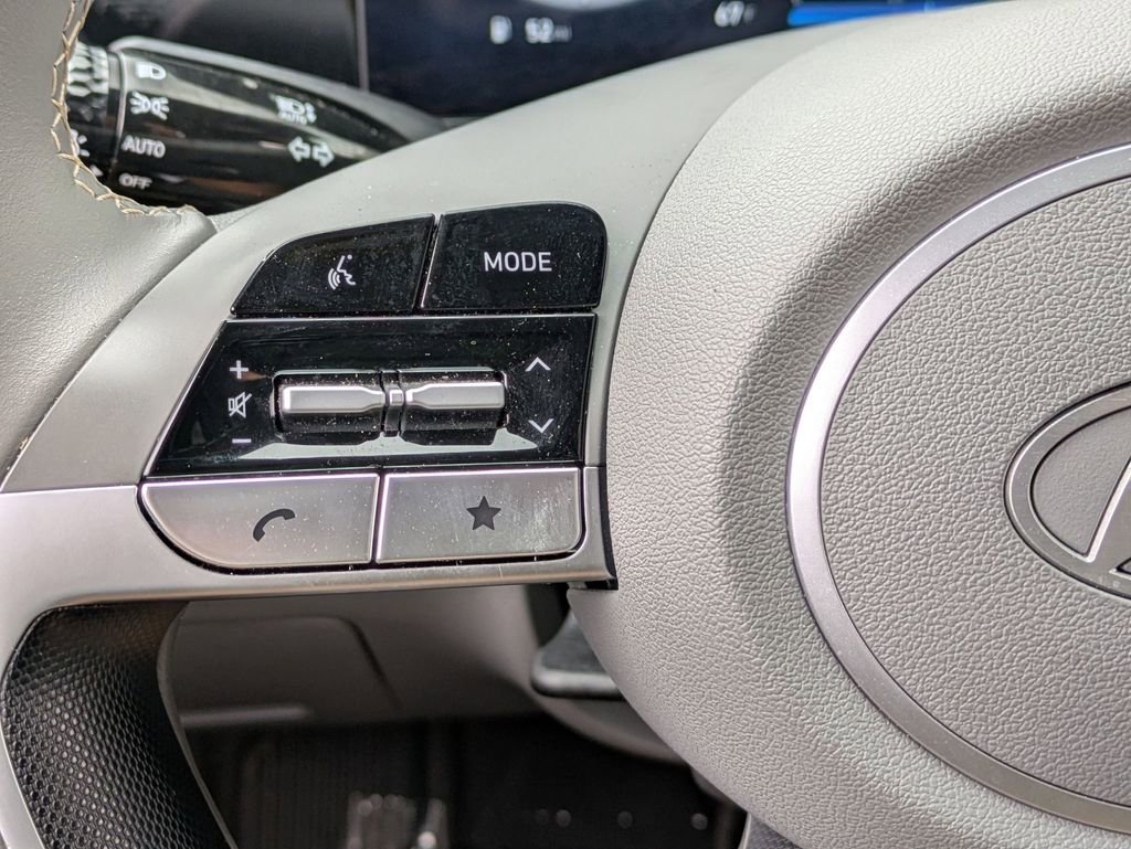 Used 2025 Hyundai Elantra SEL FWD image 20