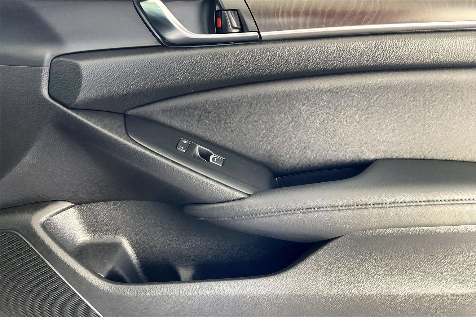 Used 2020 Honda Accord Touring image 25