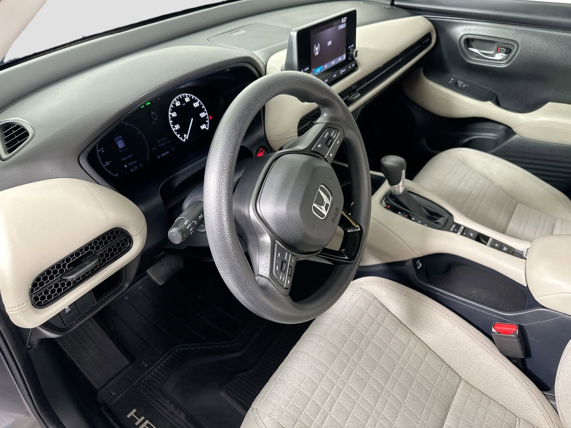 Used 2023 Honda HR-V LX image 9