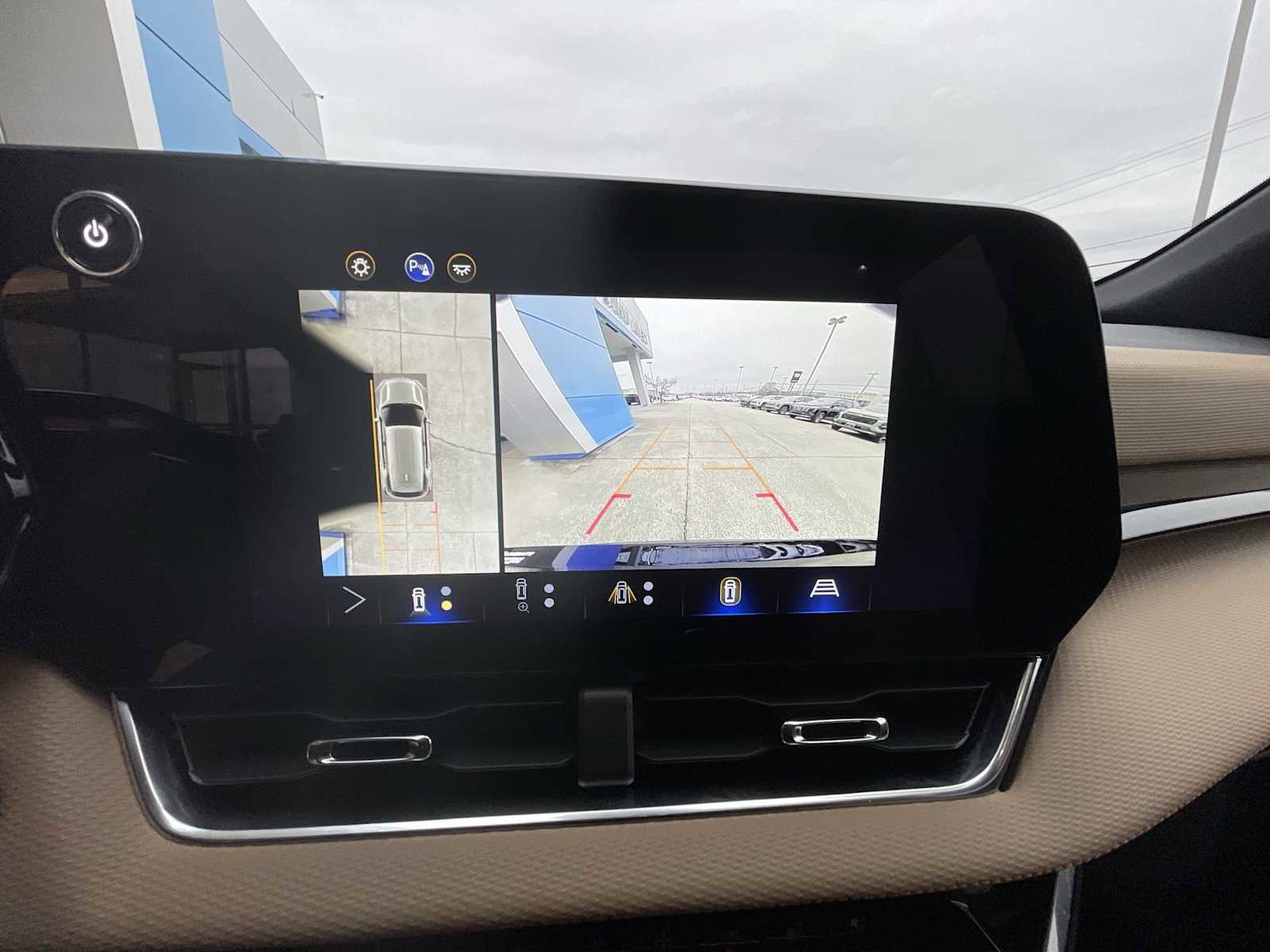 Used 2025 Chevrolet Equinox ACTIV w/ Safety and Technology Package image 14