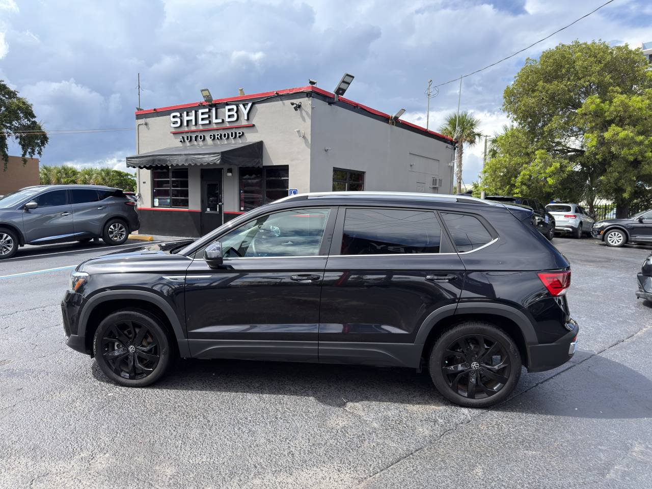 Used 2024 Volkswagen Taos SE w/ Panoramic Sunroof Package FWD image 6
