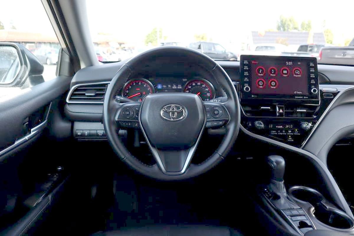 Used 2021 Toyota Camry XSE image 23