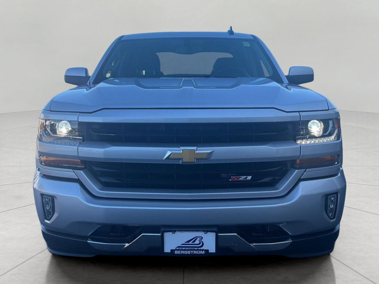 Used 2018 Chevrolet Silverado 1500 LT w/ All Star Edition AWD/4WD image 4