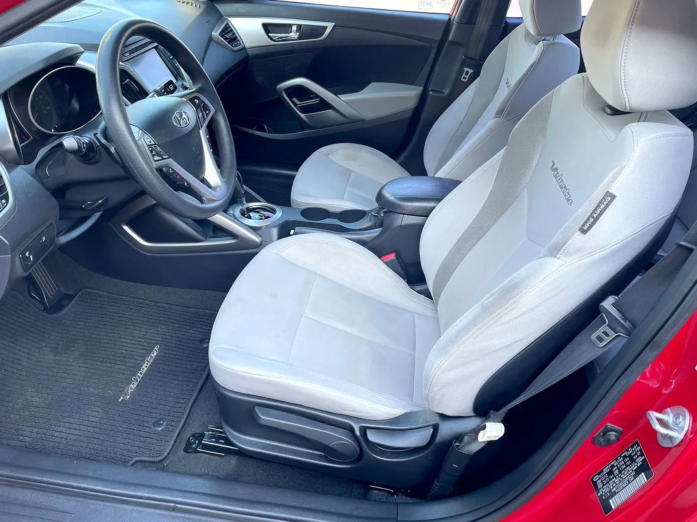 Used 2013 Hyundai Veloster image 9