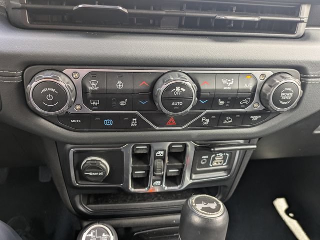 Used 2024 Jeep Wrangler Unlimited Sahara w/ Safety Group AWD/4WD image 35