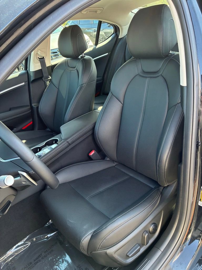 Used 2025 Genesis G70 2.5T image 29