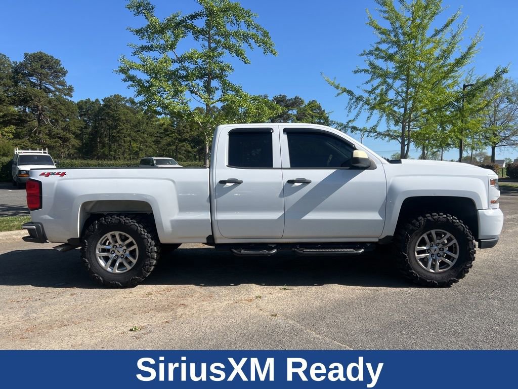Used 2018 Chevrolet Silverado 1500 Custom w/ Custom Convenience Package AWD/4WD image 5