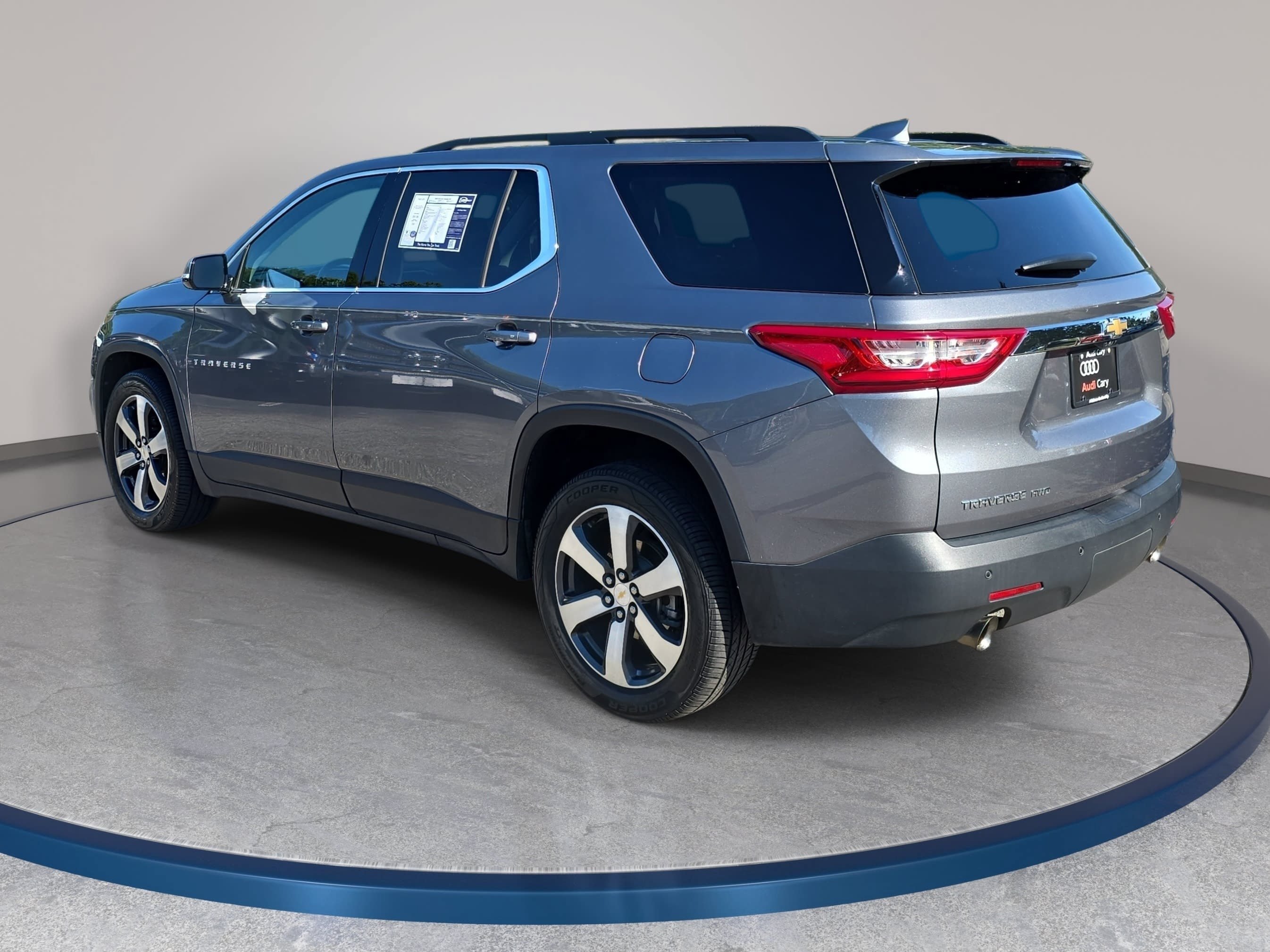 Used 2019 Chevrolet Traverse LT w/ LT Premium Package AWD/4WD image 7