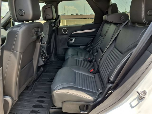 Used 2025 Land Rover Discovery Dynamic SE AWD/4WD image 10