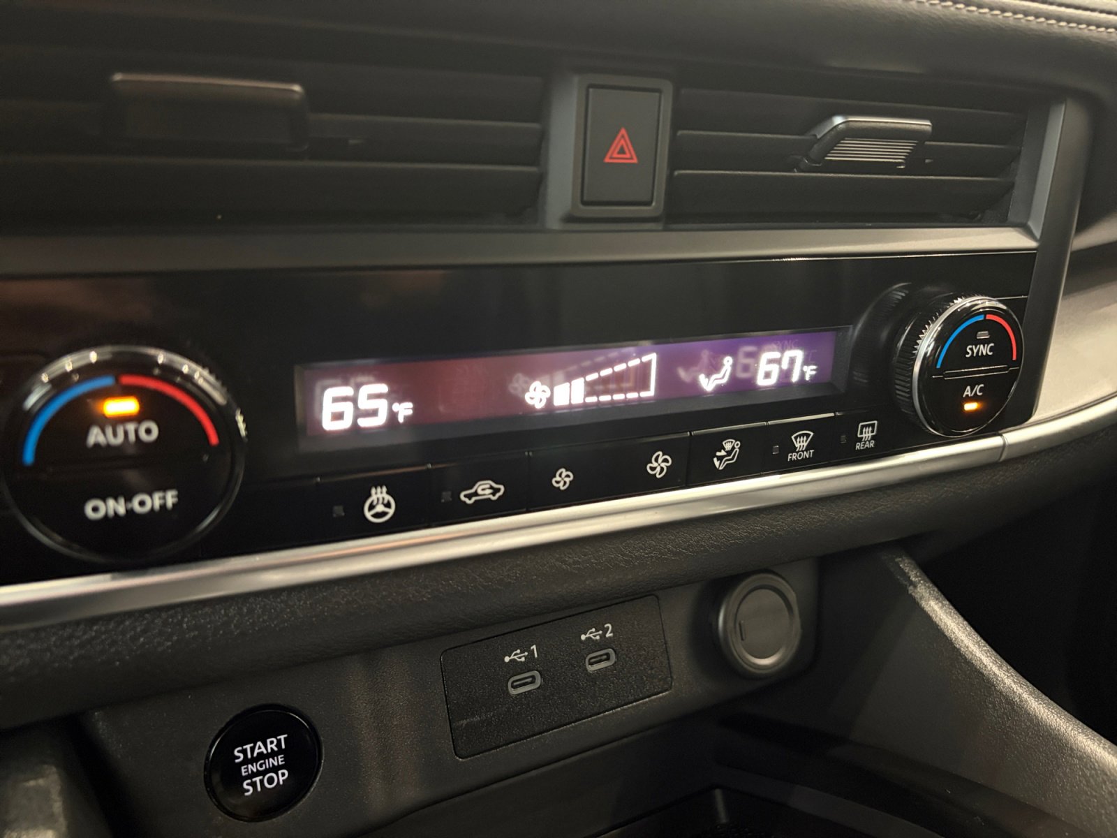 Used 2024 Nissan Rogue SV w/ SV Premium Package AWD/4WD image 16