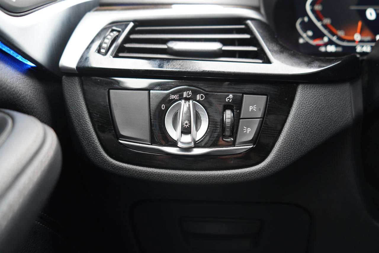 Used 2023 BMW 540i xDrive w/ M Sport Package image 25