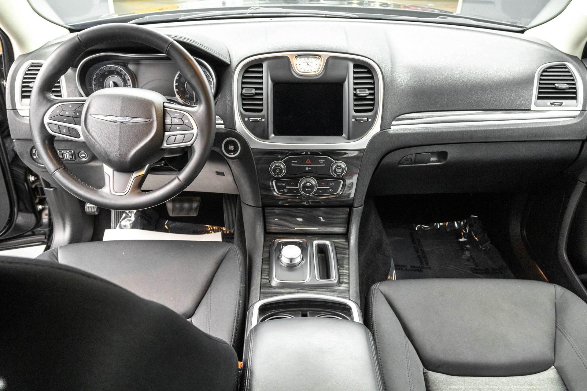 Used 2022 Chrysler 300 Touring w/ Sport Appearance Package image 29