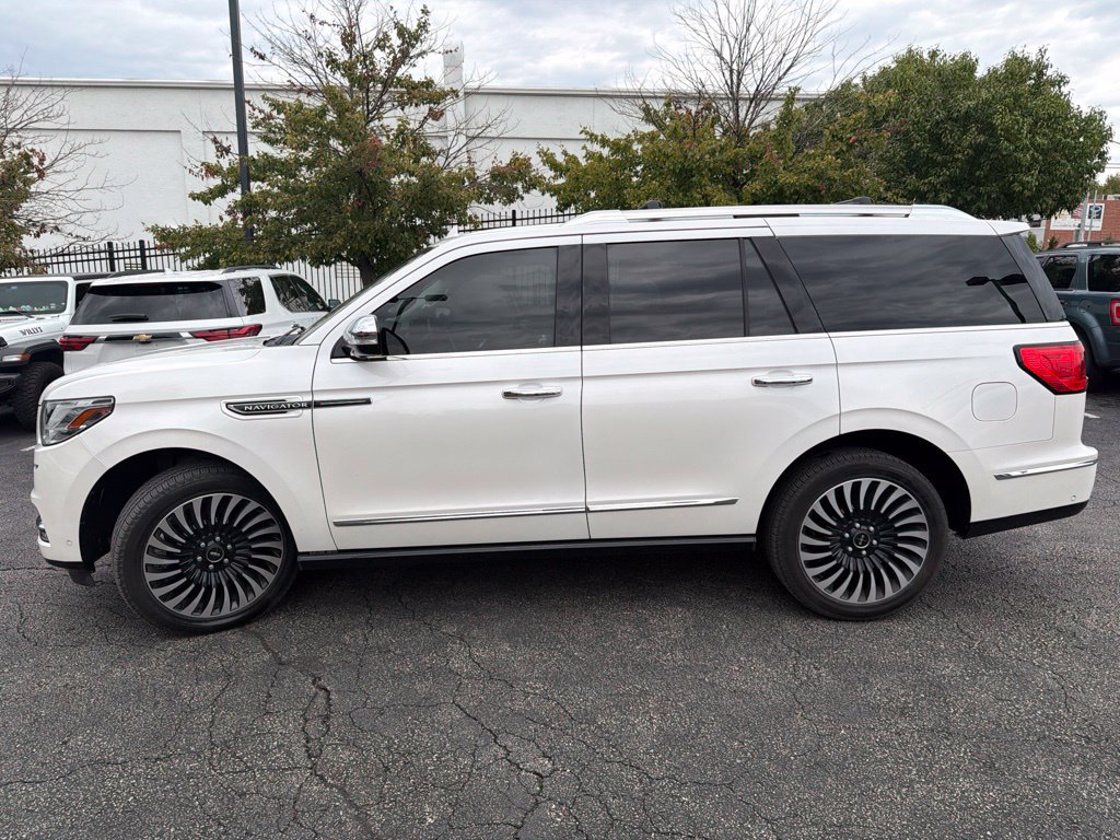 Used 2018 Lincoln Navigator Black Label w/ Cargo Package AWD/4WD image 17