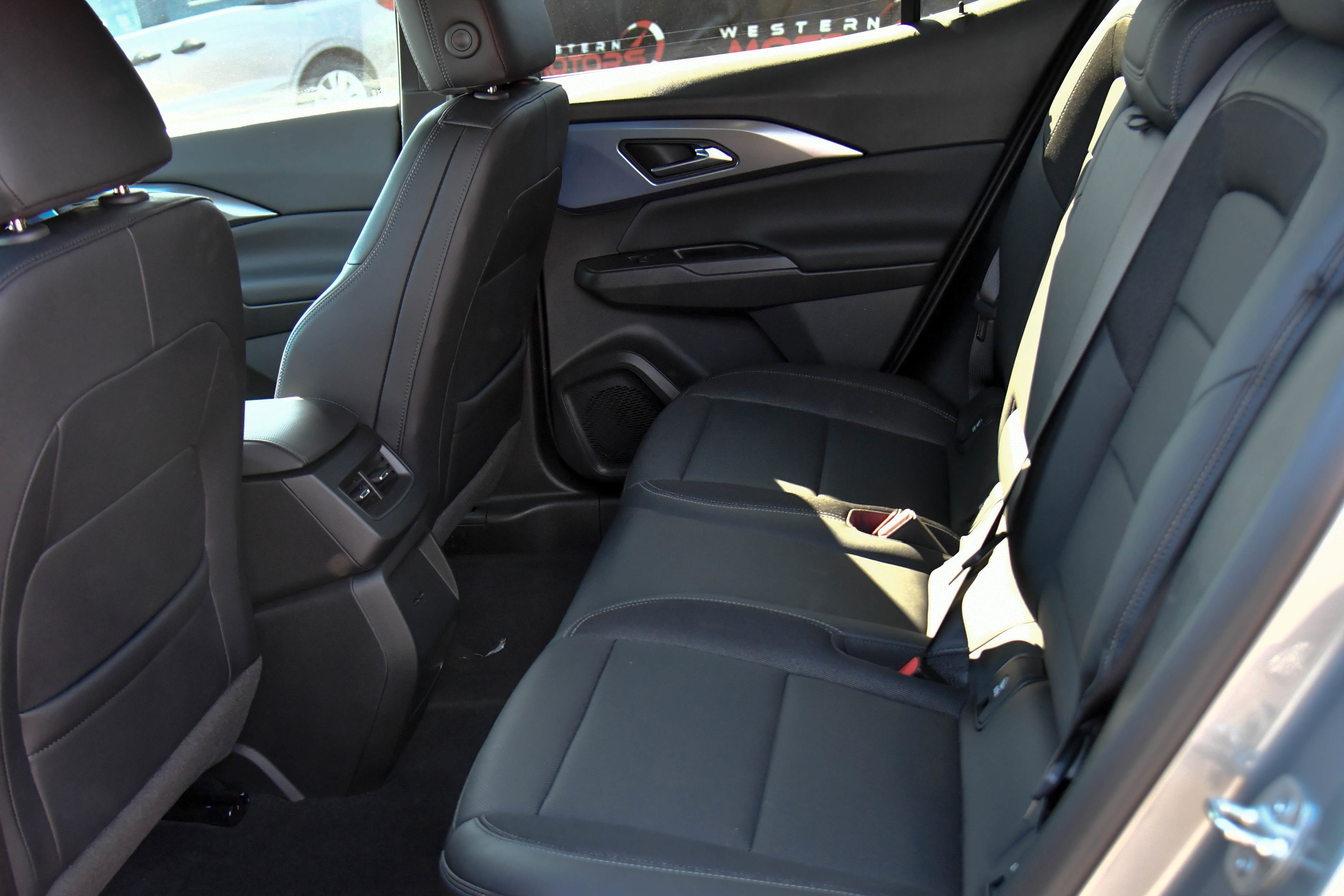 Used 2025 Chevrolet Equinox EV LT w/ Convenience Package image 45