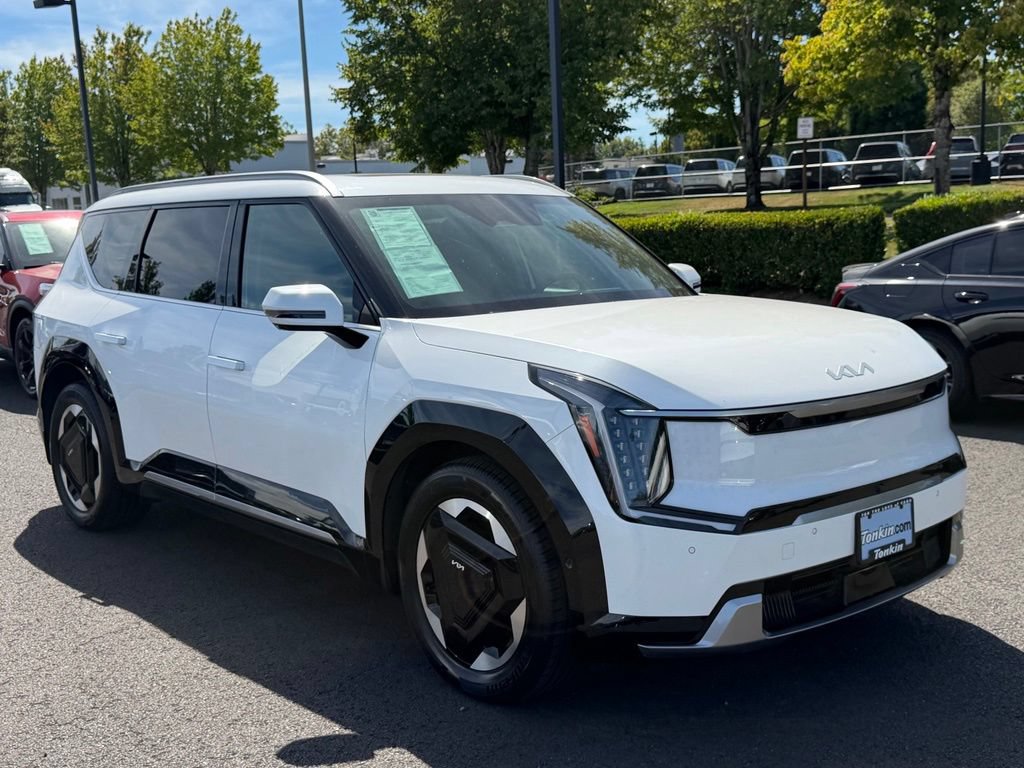 Used 2024 Kia EV9 Land AWD/4WD image 2