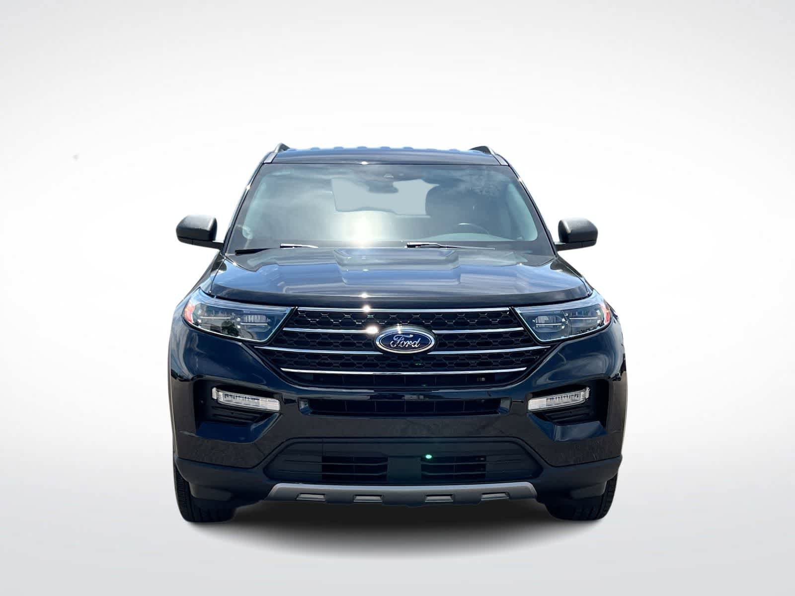 Used 2023 Ford Explorer XLT w/ Equipment Group 202A AWD/4WD image 6