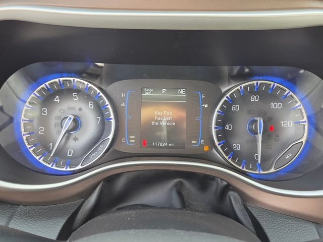 Used 2017 Chrysler Pacifica Touring FWD image 22