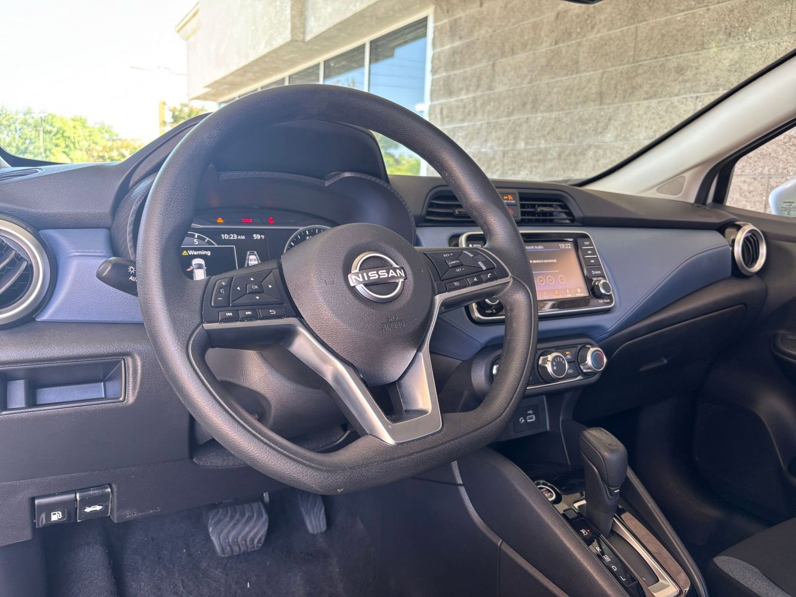 Used 2025 Nissan Versa SV FWD image 33