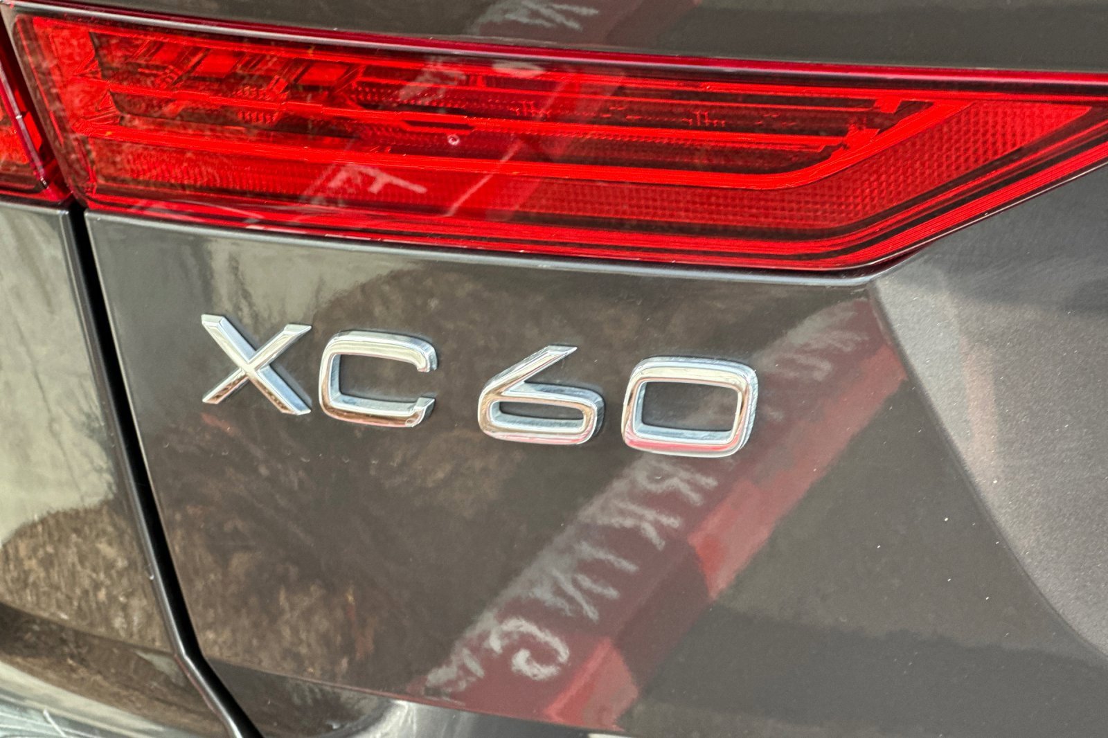 Certified 2024 Volvo XC60 B5 Ultimate w/ Protection Package Premier image 13