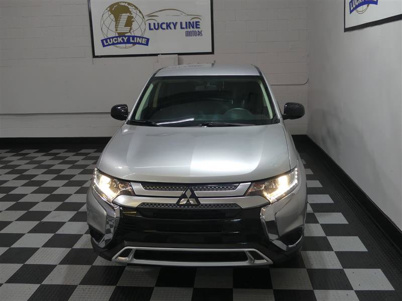 Used 2020 Mitsubishi Outlander SE image 3