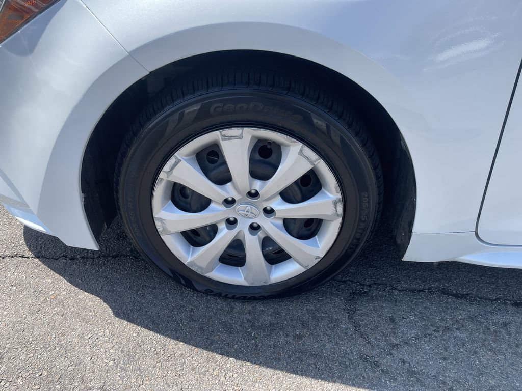 Used 2022 Toyota Corolla LE FWD image 9