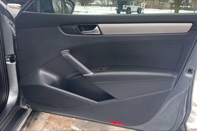 Used 2021 Volkswagen Passat 2.0T S image 23