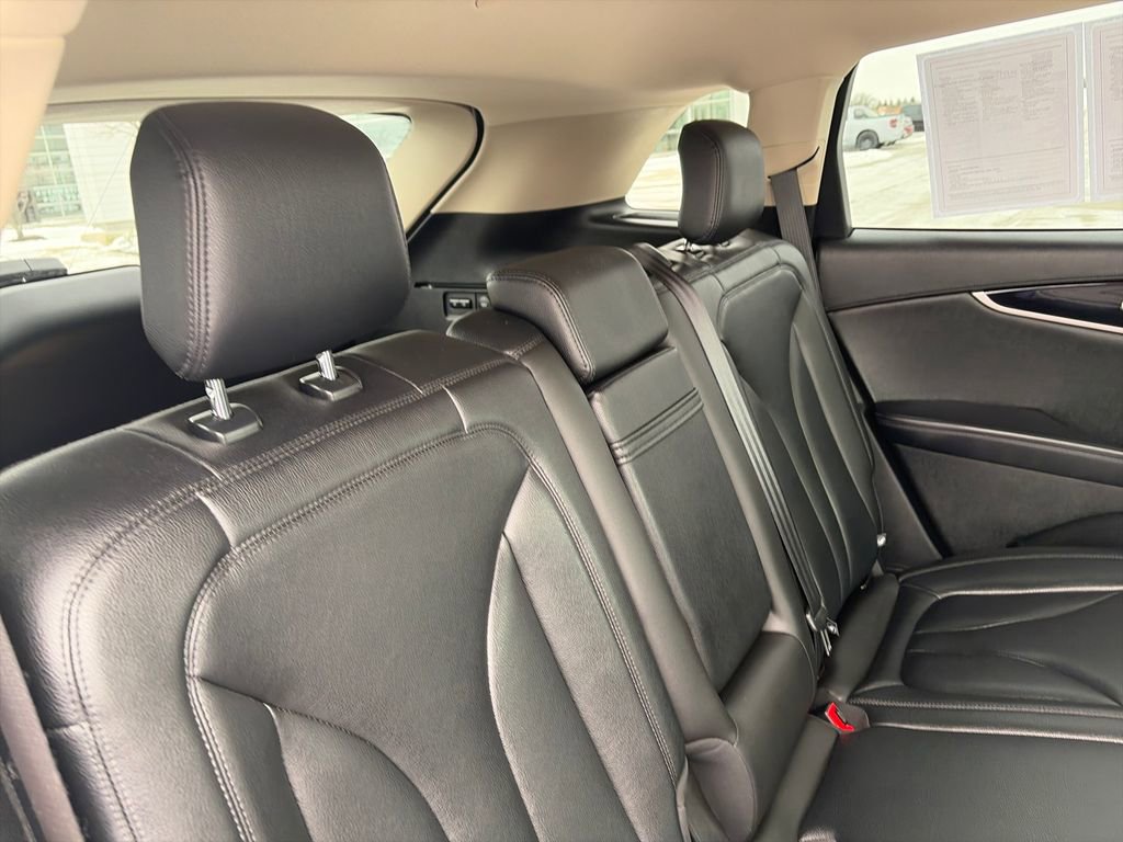 Used 2022 Lincoln Nautilus Standard w/ Premium Package image 37