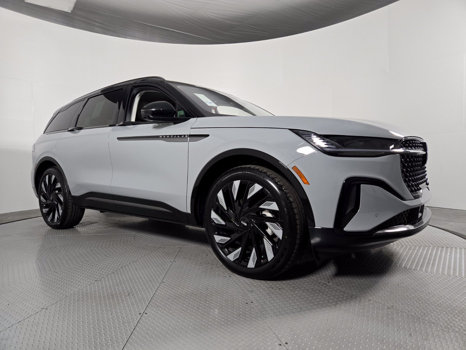 New 2026 Lincoln Nautilus Reserve AWD/4WD image 2