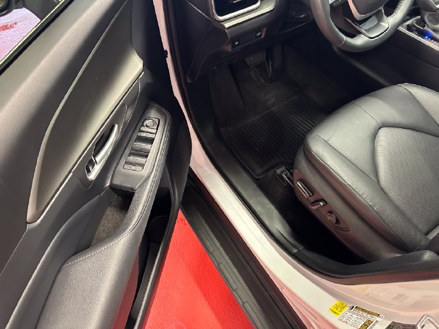 Certified 2024 Toyota Grand Highlander AWD image 9