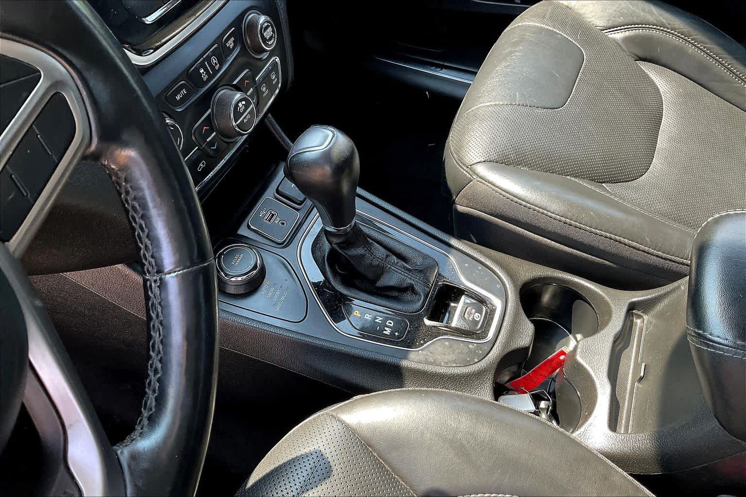Used 2020 Jeep Cherokee Limited AWD/4WD image 15
