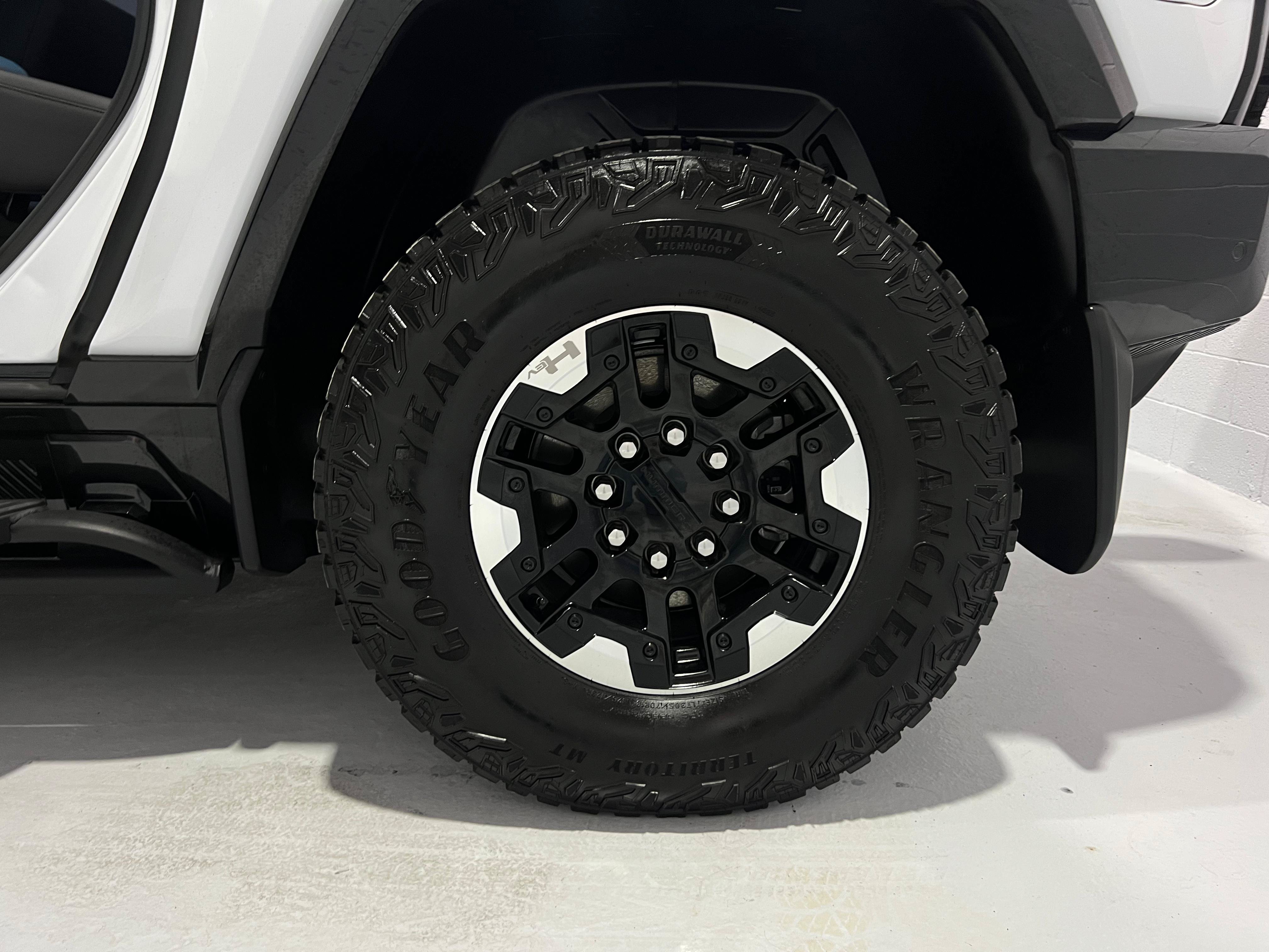 Used 2024 GMC Hummer EV 2X w/ Extreme Off-Road Package AWD/4WD image 22