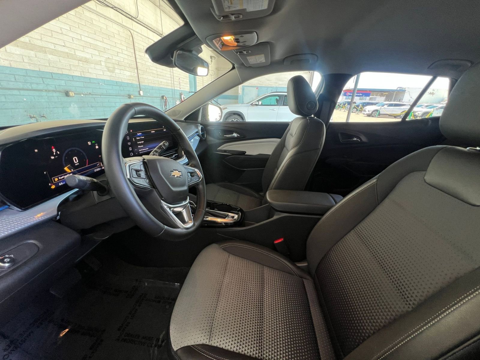 Used 2025 Chevrolet Trax LT w/ LT Convenience Package FWD image 27