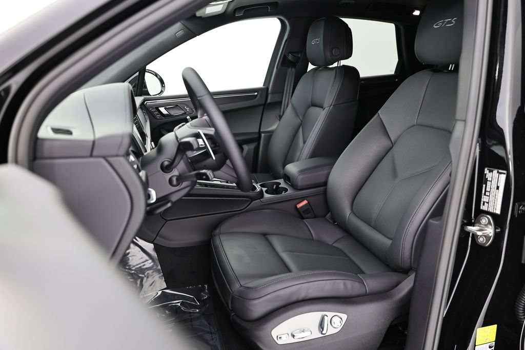 New 2026 Porsche Macan GTS AWD/4WD image 5
