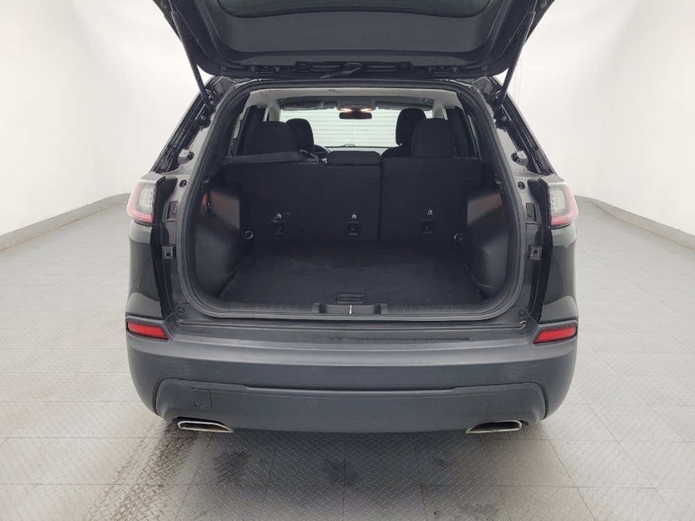 Used 2019 Jeep Cherokee Latitude w/ Cold Weather Group FWD image 29