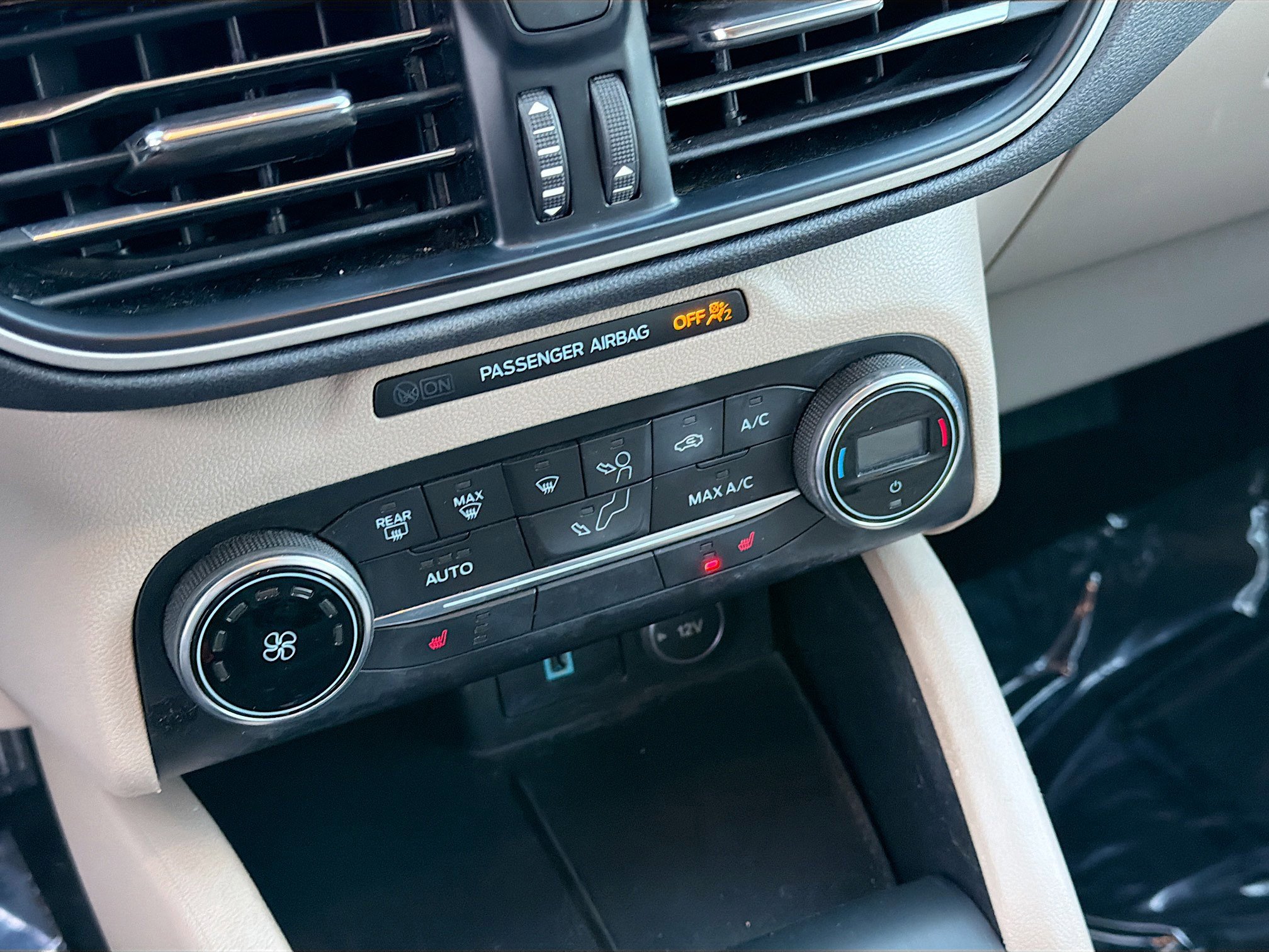 Used 2020 Ford Escape SE image 32