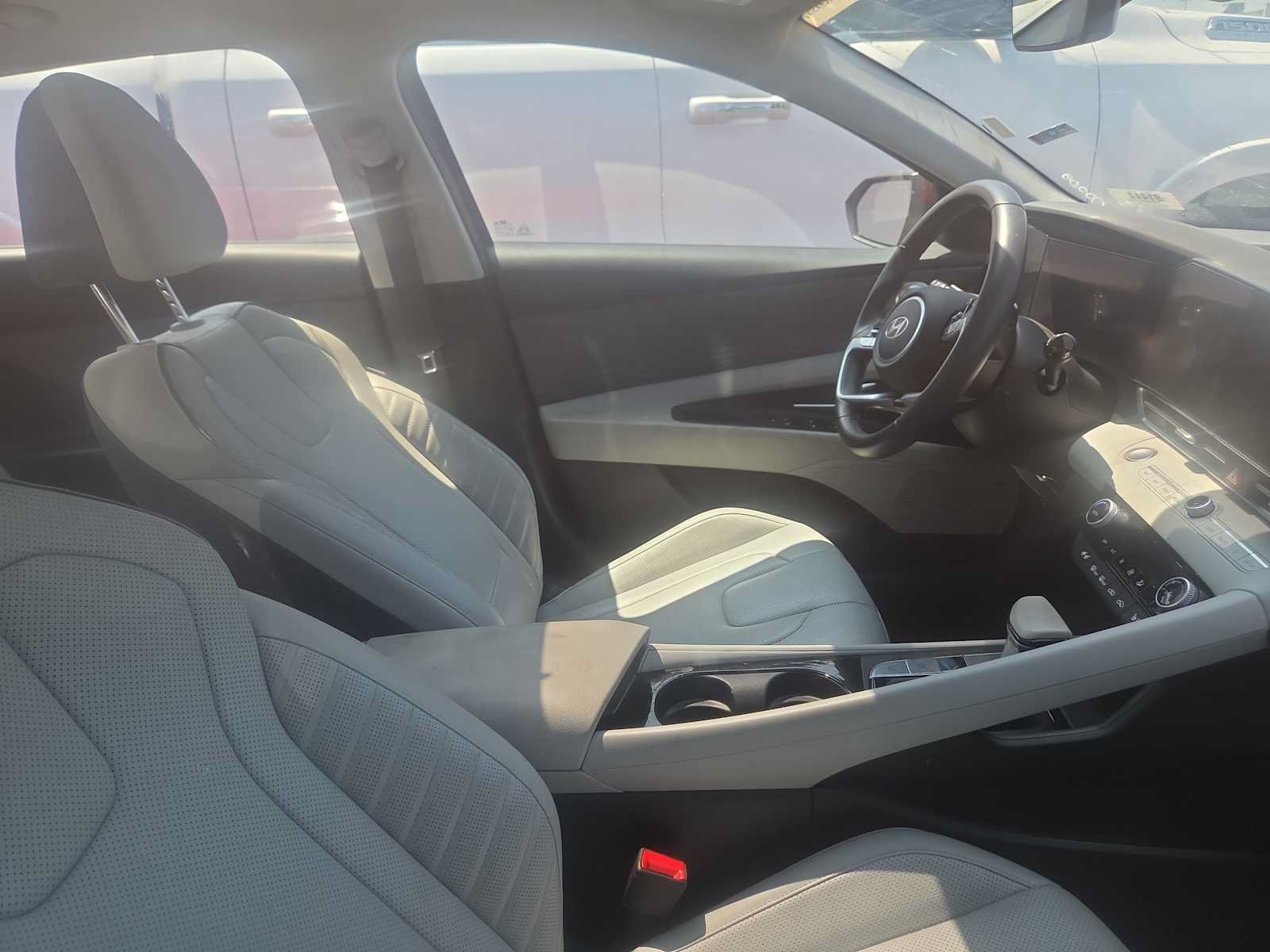Used 2025 Hyundai Elantra Limited FWD image 9